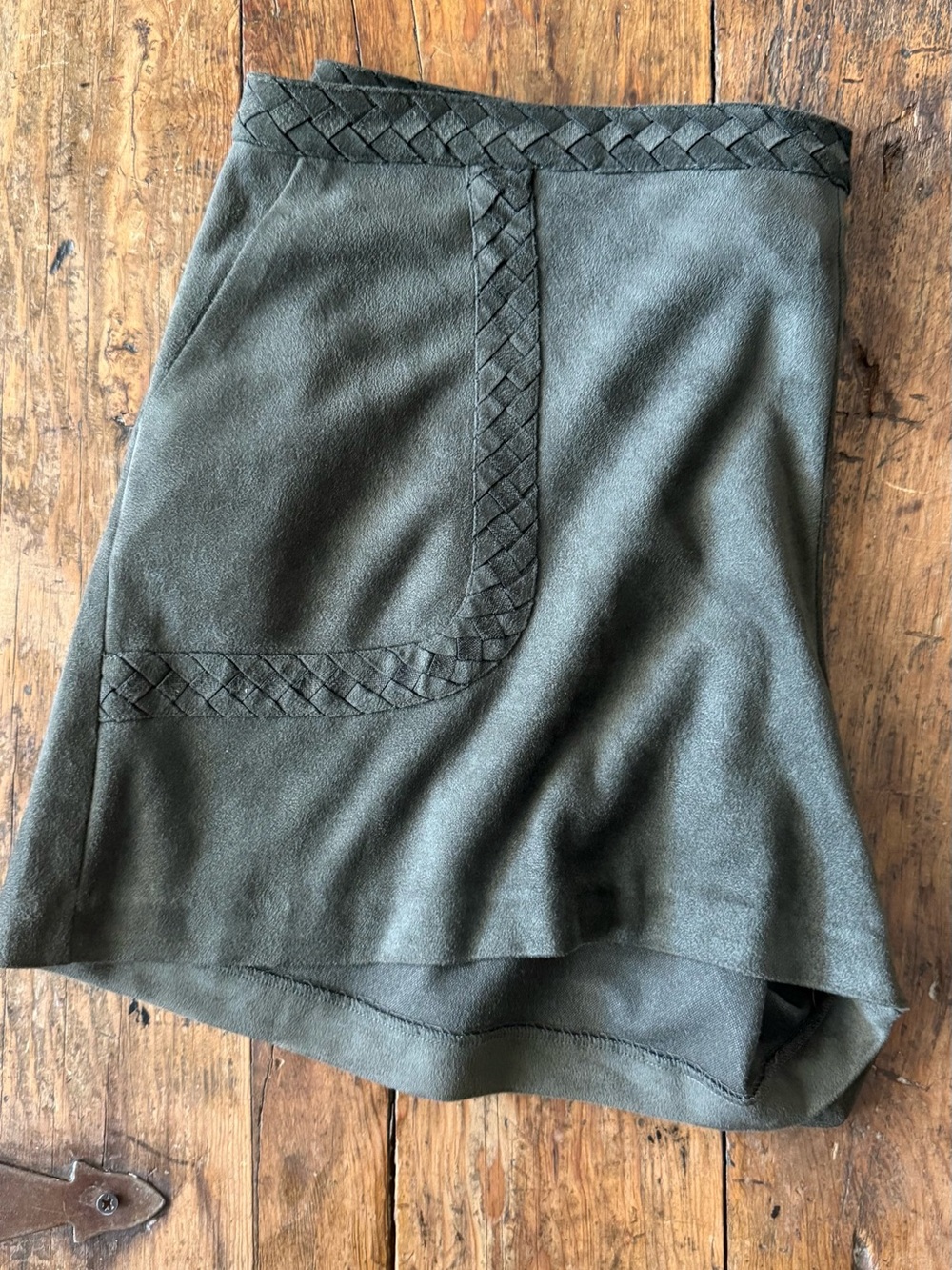 Gianni Bini Olive Green Faux Suede Back Zip Short Shorts Size L